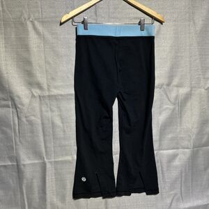 Lululemon Women's Size 4 Flare Crop Capri Yoga High Rise Slit Hem Teal Black